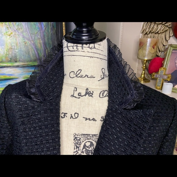 Jones New York suit size 10. Pristine. With velvet trim and delicate ruffle. - Picture 14 of 16